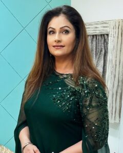Ayesha Jhulka Instagram - "Happiness is a direction, not a place." — Sydney J. ...

Costume @bobbyk_india 
Makeup @samina_makeupmagic_04 
Hair @shparveen347 

#green #onset #shoot #shooting #photooftheday #india #talent #talented #aj #instagram #instagood #instadaily #insta #sunday #show @sonytvofficial #tonight #sundayfunday