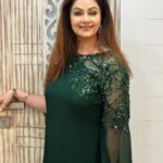 Ayesha Jhulka Instagram – “Happiness is a direction, not a place.” — Sydney J. …

Costume @bobbyk_india 
Makeup @samina_makeupmagic_04 
Hair @shparveen347 

#green #onset #shoot #shooting #photooftheday #india #talent #talented #aj #instagram #instagood #instadaily #insta #sunday #show @sonytvofficial #tonight #sundayfunday