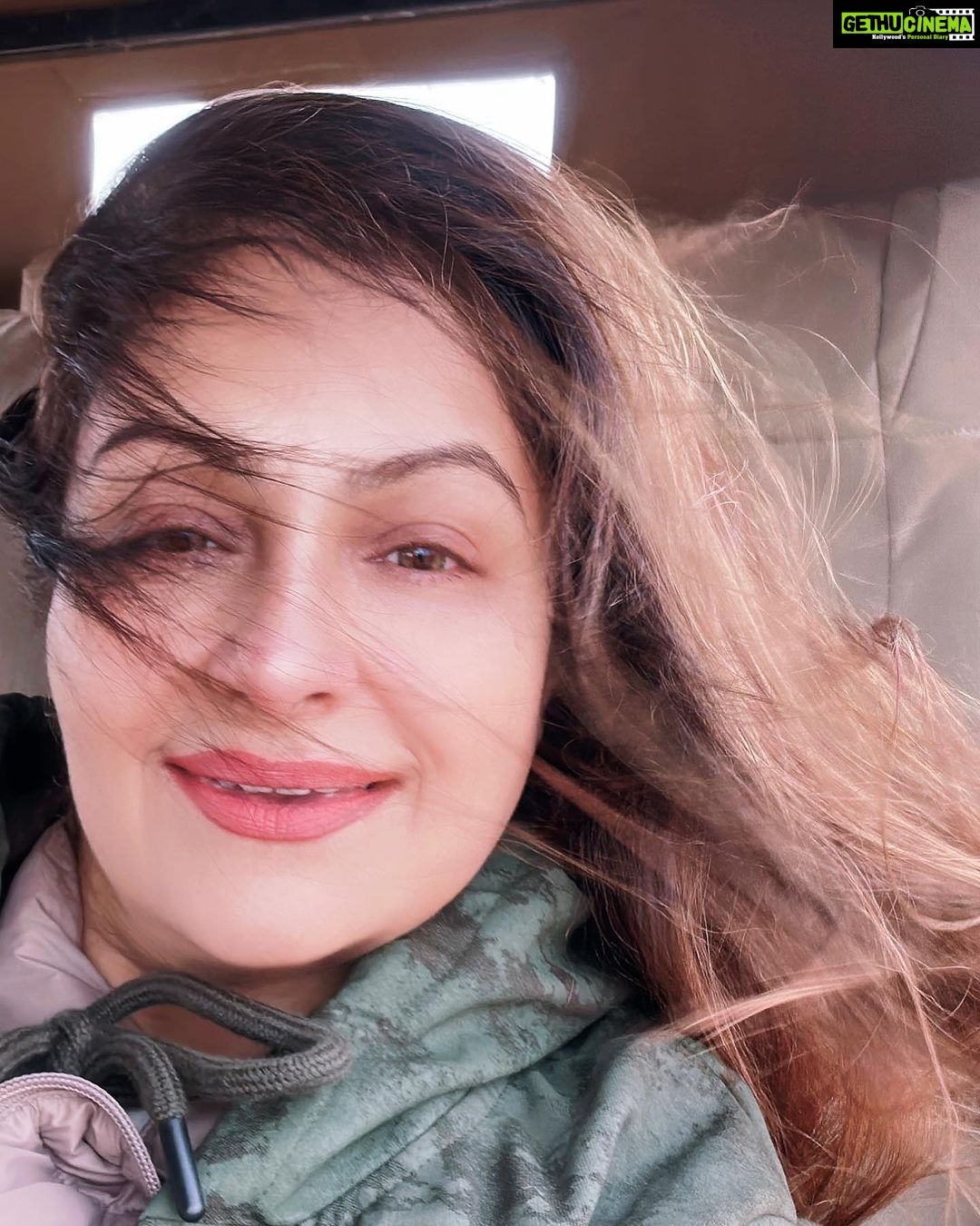 Ayesha Jhulka Instagram - “I think the most important thing a woman can have – next to talent, of course – is her hairdresser.” – Joan Crawford 😂🙈 #hair #hairstyles #hairgoals #hairdresser #hairtutorial #hairstyle #mess #aj #morning #enjoy #instagram #instagood #instadaily #saturday #saturdays #😂