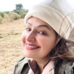 Ayesha Jhulka Instagram - In the beauty of whitecaps, I sometimes see sadness, sometimes how lucky we are to watch the sunrise one more time.🌄🌞🌅