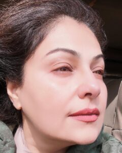 Ayesha Jhulka Instagram - Left profile or Right🤔…I’m not lazy. I’m just on my energy saving mode.😜

#right #left #leftrightleft #profile #picture #photooftheday #photoshoot #mornings #lazy #fresh #aj #instagram #instagood #instadaily #instamood #instalove #tuesday