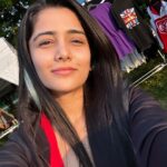 Ayli Ghiya Instagram - Found So many of those selfies in Red 🙈❤️ #photodump Montrose Beach