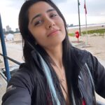 Ayli Ghiya Instagram - Found So many of those selfies in Red 🙈❤️ #photodump Montrose Beach