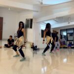 Ayli Ghiya Instagram – AstroApsara Par 1😌
Part 2 Dropping in Tomorrow!💃🏻

Very Proud of you @darshishah_10 to catch the choreo in an hour! I know we had very less time when you didn’t even get to hear the song properly and had to submit it before even we started the choreo! But you did an amazing job! And you are a great performer Believe in yourself always❤️
#aylisdanceandartacademy #adaafam
