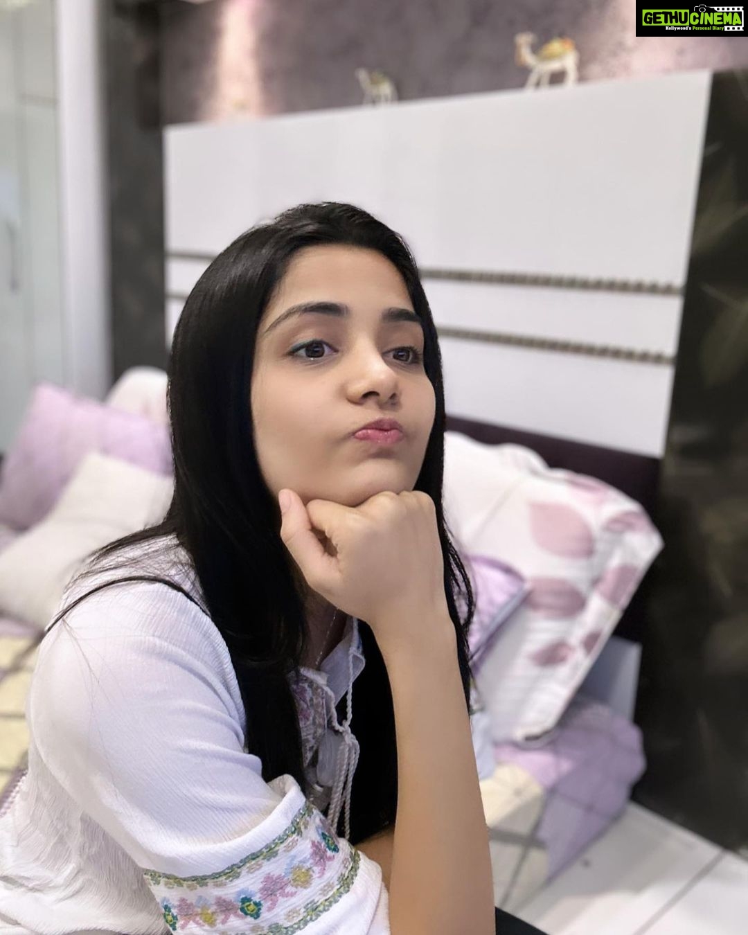 Ayli Ghiya Instagram - #bunnyrabbit pose to out of poses 🐰 Home Sweet Home