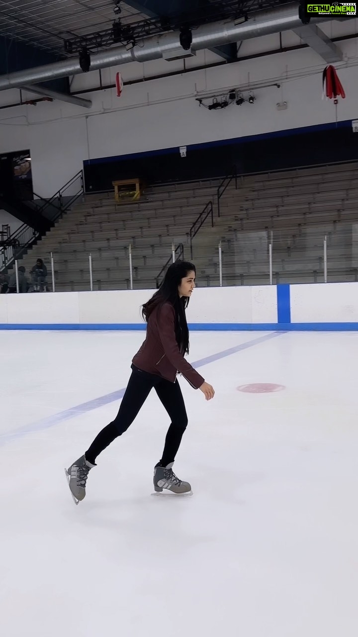 Ayli Ghiya Instagram - Another Pair of Shoeโธ๏ธ๐๐ซถ๐ป Well.. this was only the 2nd time Iโve tried Ice skating.. guess how many times I might have fallen?๐๐ Lemme know if you want a BTS video๐๐๐ Lisle, Illinois
