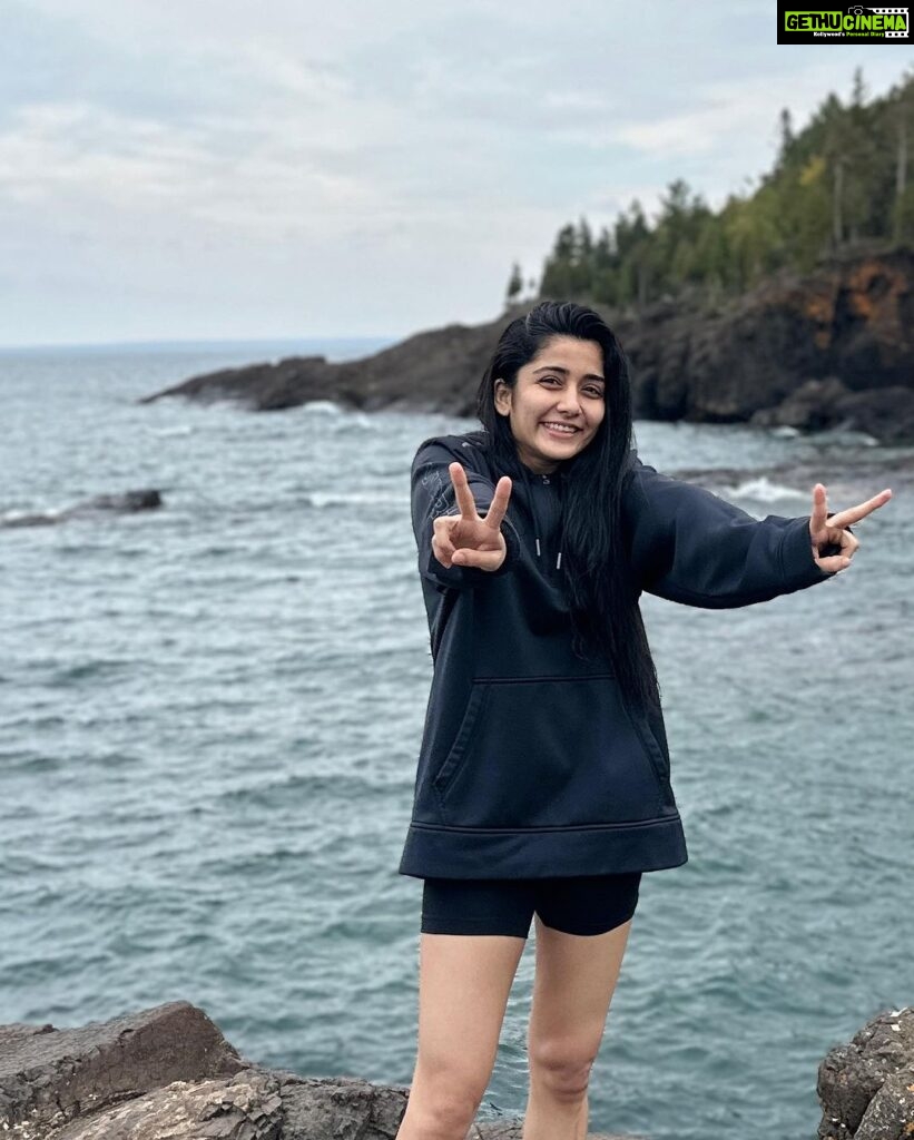 Ayli Ghiya Instagram - When you brother’s hoodie fits you like a dress😂😂😂 #cliffdiving #aftereffects Black Rocks of Lake Superior