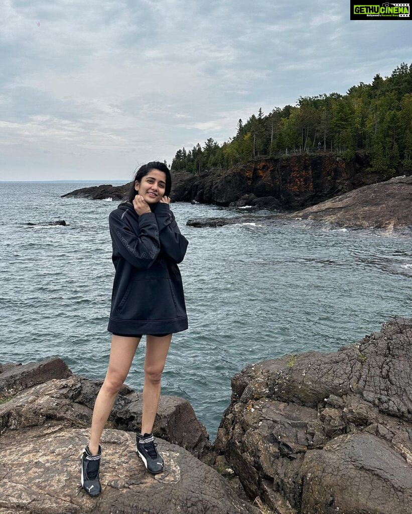 Ayli Ghiya Instagram - When you brother’s hoodie fits you like a dress😂😂😂 #cliffdiving #aftereffects Black Rocks of Lake Superior