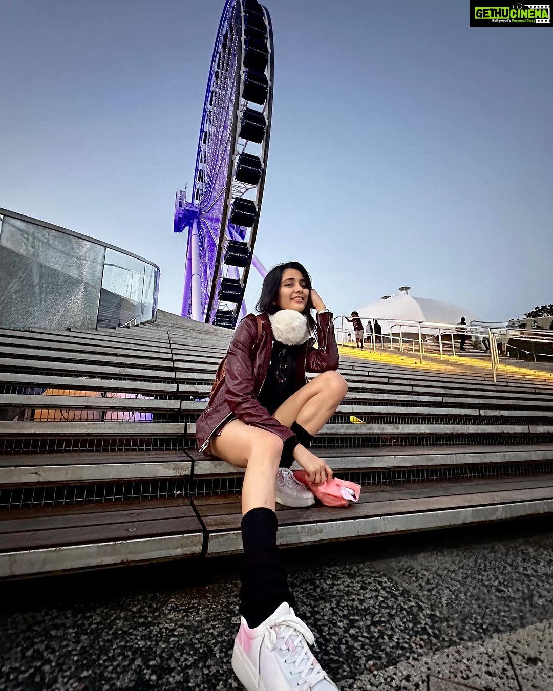 Ayli Ghiya Instagram - When you meet your long lost best friend all the way across in another country! 😂😭😂😂😂 Navy Pier Ferris Wheel