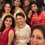 Bhagyashree Instagram - Diwali Vibes with the hostess with the mostest (super vibes, super food, super fun). Thank you @theshilpashetty ... lovely party. #festivevibes #festivewear #diwali