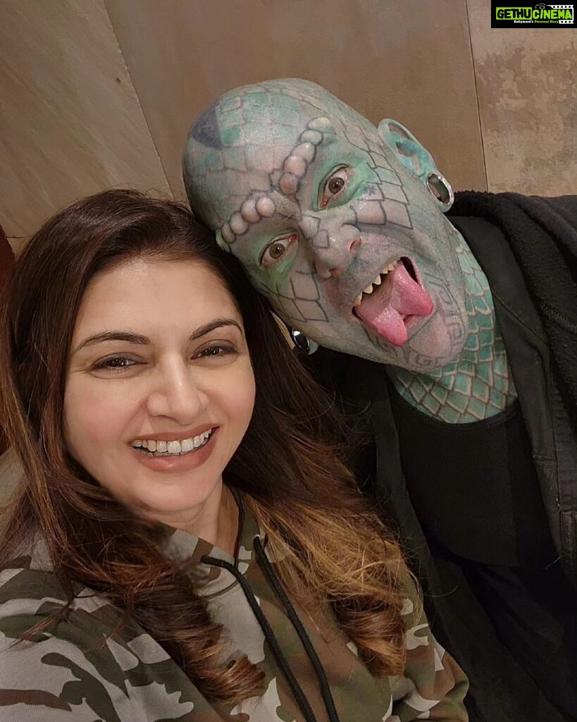 Bhagyashree Instagram - Rumble in the jungle! Met @thelizardman23 ..... he is for real... the skin, the tatoos the tougue ! #believeitornot #lizardman #traveltalesbyb #traveldiaries #ripleysbelieveitornot USA