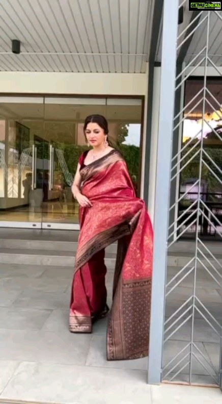 Bhagyashree Instagram - Saree not sorry ! Love the traditional look. HMU @sunny_hairr 📷 @pranetrtribes #saree #sari #shinebright #bebeautiful #sareelove #traditional #lovethelook #dressedup #shimmernshime #beyourownkindofbeautiful