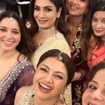 Bhagyashree Instagram - Diwali Vibes with the hostess with the mostest (super vibes, super food, super fun). Thank you @theshilpashetty ... lovely party. #festivevibes #festivewear #diwali