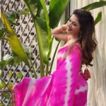 Bhagyashree Instagram - Gulabi subah!!! . Stylist - @roshni0819 Outfit - @houseofsupriya PR- @nehasofficial12 #saree #sari #bebeautiful #sareelove #traditional #lovethelook #dressedup #morningvibes #pink #morningsbelike #beyourownkindofbeautiful