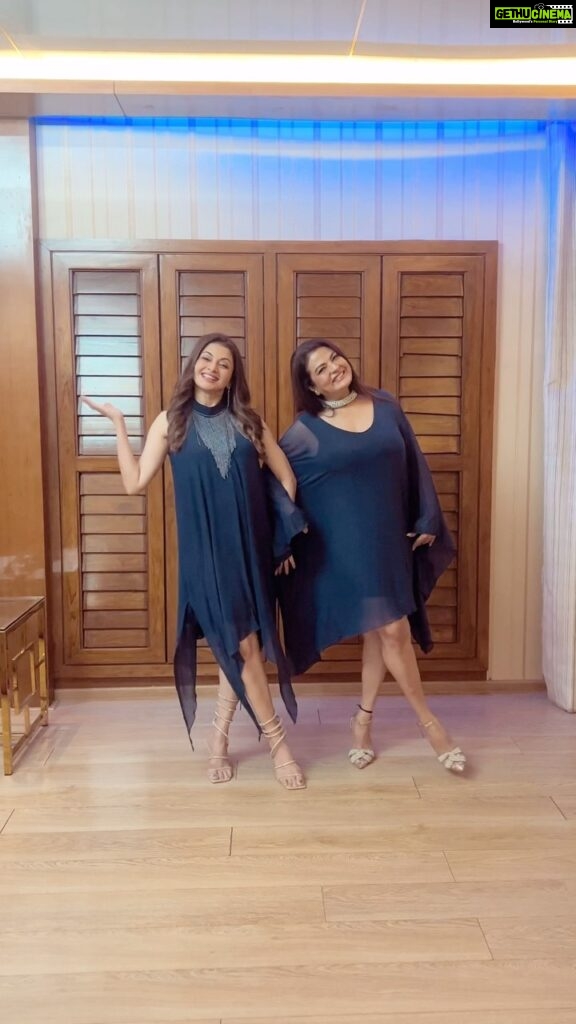 Bhagyashree Instagram - Silly pictures & crazy times . Sisters at heart and partners in crime #bffgoals #squad #friendsforever❤️ #bffsforever Dream City Mumbai