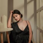 Bhakti Kubavat Instagram - Glamours Bhakti✨ In frame : @bhaktikubavat Capture by : @cinematicbyharsh , @jayphotographer5663 Hair & Make up : @jasmine_beauty_care Outfit & jewelry: @flairthestudio Ahmedabad, India
