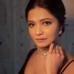 Bhakti Kubavat Instagram - Where grace meets glamour ✨ Hair & Make up : @jasmine_beauty_care Outfit & jewelry : @flairthestudio Captured by: @cinematicbyharsh