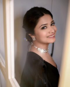 Bhakti Kubavat Instagram - Glamours Bhakti✨

In frame : @bhaktikubavat 
Capture by : @cinematicbyharsh , @jayphotographer5663 
Hair & Make up : @jasmine_beauty_care 
Outfit & jewelry: @flairthestudio