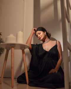 Bhakti Kubavat Instagram - Glamours Bhakti✨

In frame : @bhaktikubavat 
Capture by : @cinematicbyharsh , @jayphotographer5663 
Hair & Make up : @jasmine_beauty_care 
Outfit & jewelry: @flairthestudio