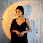 Bhakti Kubavat Instagram - Glamours Bhakti✨ In frame : @bhaktikubavat Capture by : @cinematicbyharsh , @jayphotographer5663 Hair & Make up : @jasmine_beauty_care Outfit & jewelry: @flairthestudio Ahmedabad, India