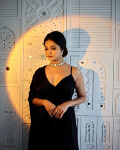 Bhakti Kubavat Instagram - Glamours Bhakti✨

In frame : @bhaktikubavat 
Capture by : @cinematicbyharsh , @jayphotographer5663 
Hair & Make up : @jasmine_beauty_care 
Outfit & jewelry: @flairthestudio