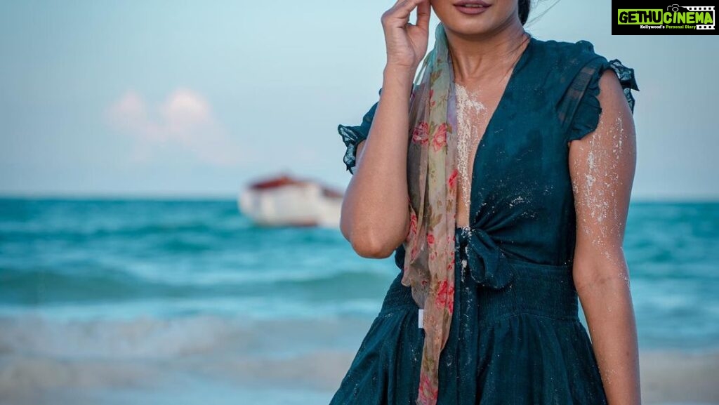 Bhakti Kubavat Instagram - The Blue Dessert 🌊 #bhaktikubavat #beachlife #beachbabe