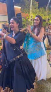 Bhakti Kubavat Instagram - This song is a special one! It takes me back to my school days in Baroda - United Ways na garba :) Happy Navratri everyone 🙏🏻 With my girls 🫶🏻 #garba #navratri #garbalovers #chaniyacholi