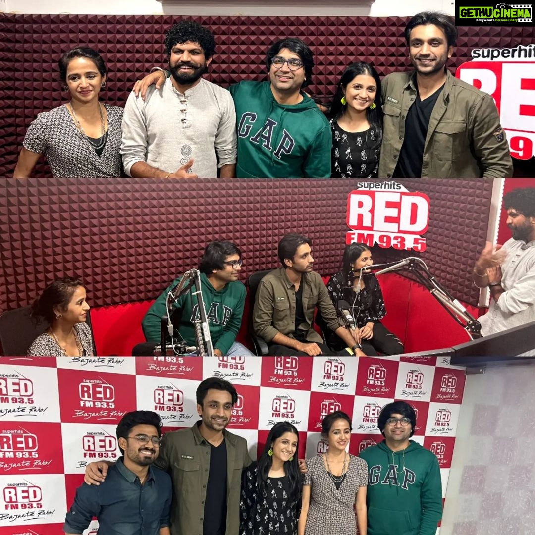 Bhamini Oza Instagram - So that is how our day at Rajkot went! #AumMangalamSinglem Promotions - Day 1 ❤️ Film releasing on 18th November 2022. @rjjay_ @baba.bolta.hain @redfmgujarati @itsbirad @jwalant.chhaya @mirchirajkot @mirchirjhirva @mirchirjneha @aajkaaldaily @myfmindia @rj_nupur_official