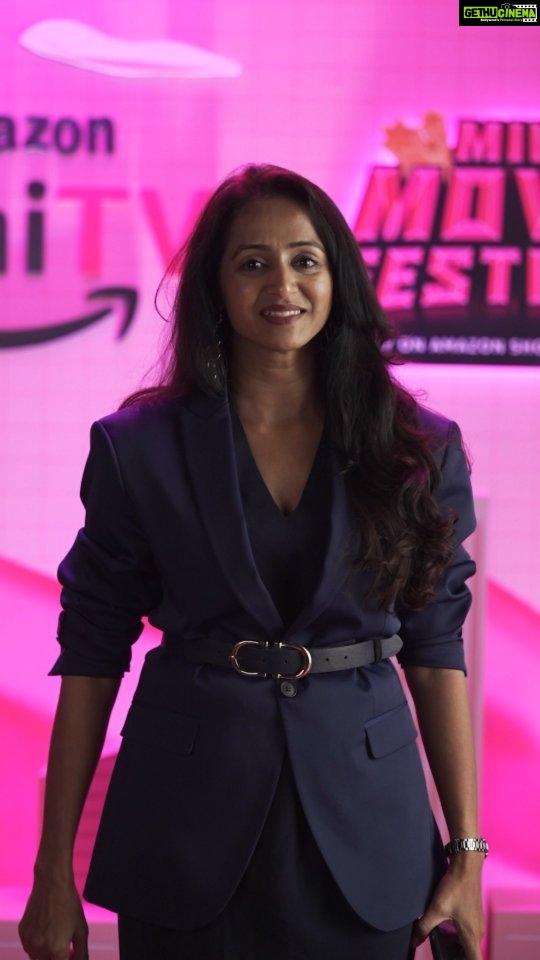 Bhamini Oza Instagram - Aisa kya bata diya ki #VakeelBabu darr gaye? Dekho meri mini-movie @nowitsabhi ke saath Amazon Shopping App ke @amazonminitv tab pe bilkul FREE #MiniMovieFestival #YoungJantaKoYahiMangta #CivicStudios #AbhishekBanerjee #BhaminiOza #MiniMovie #MiniMovieFestivalonminiTV #AmazonminiTV #WatchFree #WatchNow @nowitsabhi @civicstudios @traintripperfilms @sumitpurohit @anushkashah1991 @traintripper @lovleenmisra @mitragadhvi @jadhaopallavi03 @hetalgada19 @_adaakara_ @vinod.surya.1217