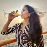 Bhamini Oza Instagram – Is the sun down yet?
Coz it’s getting fizzy in here…

#cruising ⛴️

📸 @mindsetr