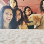 Bhamini Oza Instagram – Oh that’s us! All women with all hearts !!. And here is a strong reminder to our dearest producer @kajalgb , that it’s time for a show! 
Thank you @ami_trivedi_official for showcasing your beautiful heart in your super beautiful house and flaunting freely your whole apartment including the society terrace. !! Love you!!