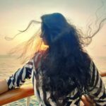Bhamini Oza Instagram – Wind in my hair, 
sun dimming the glare.
Drifting along the waves,
It’s worth a stare!

#cruising #sundown

📸 @mindsetr