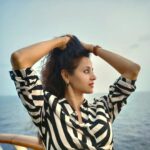 Bhamini Oza Instagram – Wind in my hair, 
sun dimming the glare.
Drifting along the waves,
It’s worth a stare!

#cruising #sundown

📸 @mindsetr