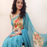 Bhamini Oza Instagram - 🐦 . . . . 📸 @punit.j.g Saree by @bbg_royals
