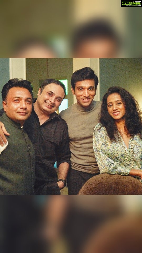 Bhamini Oza Instagram - @pratikgandhiofficial being a chef is a question. Big question. But iss question ka kaafi karara jawab mila hai hum sabko, right @jayooops & @hemant__kher ? Watch this absolutely fun and delightful episode of #starvsfood on @discoveryplusin where chef @arenvidit makes him run and sweat to prepare a perfect dish.
