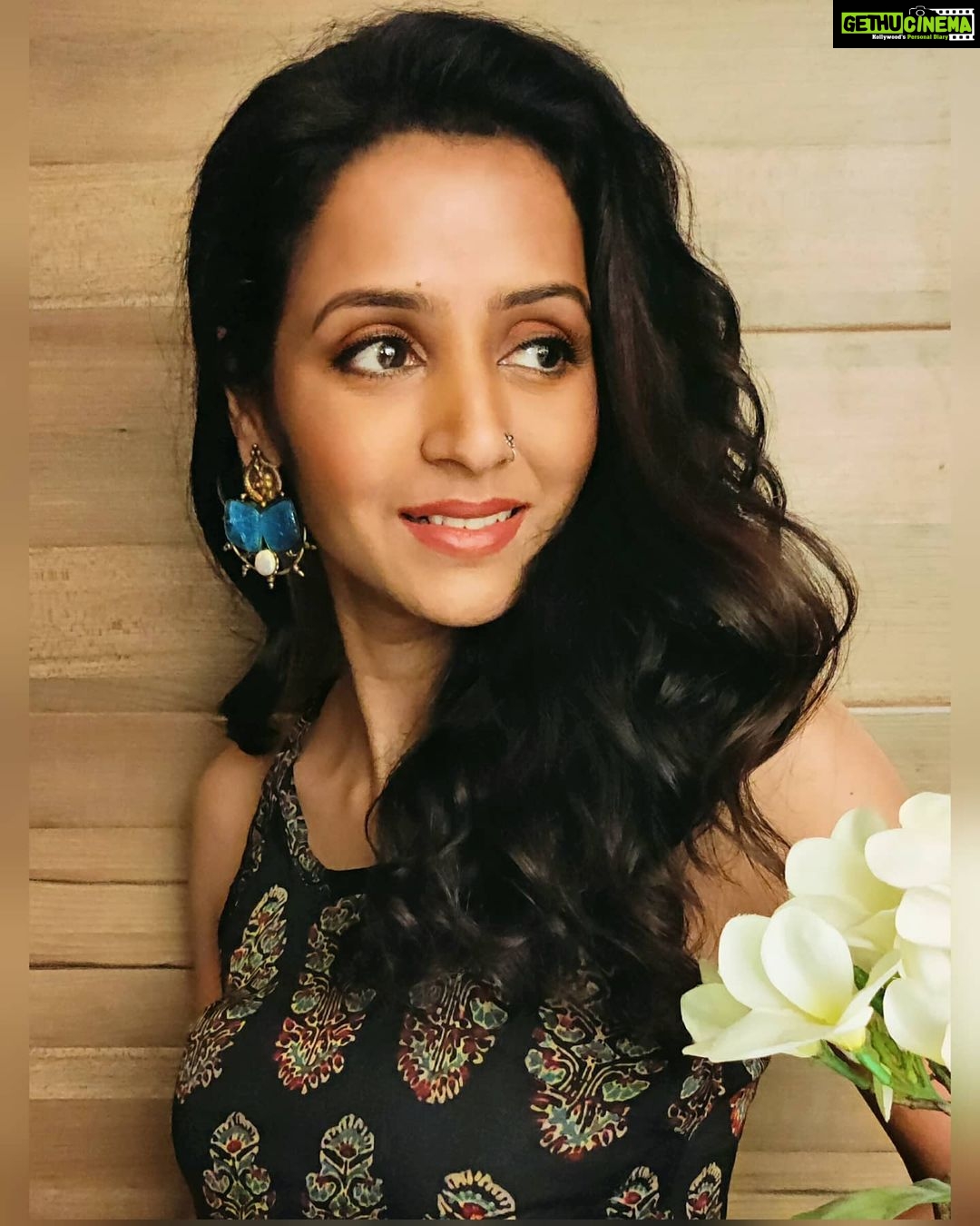 Bhamini Oza Instagram - 💎 . . 📸 @punit.j.g Earrings: @zewar_by_astitvaindia @astitvaindia
