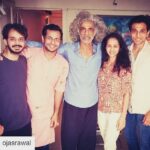 Bhamini Oza Instagram - #Repost @ojasrawal • • • • • • Mumbai, Maharashtra We are ready 🤩 to fill your Sunday with the poetry of love! Come watch the masterpiece play "SIR SIR SARLA" at Prithvi Theatre, Juhu on 4th April at 2 PM and 5 PM 🎭 . Tickets available on BookMyShow and/or at the venue. . @makaranddeshpande_v @pratikgandhiofficial @bhaminioza @_shivamparekh @kajalgb @mindworkzmediaconsultant @prithvitheatre . #SirSirSarla #Play #Theatre #Stage #gujarati #natak #actors #PratikGandhi #BhaminiOzaGandhi #ShivamParekh #OjasRawal #director #MakarandDeshpande #sunday #mumbai #prithvi #theater #team #legend #epic #acting #bts #love #actor