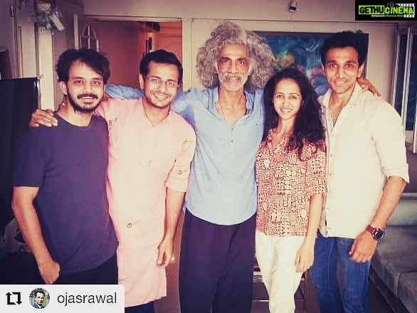 Bhamini Oza Instagram - #Repost @ojasrawal • • • • • • Mumbai, Maharashtra We are ready 🤩 to fill your Sunday with the poetry of love! Come watch the masterpiece play "SIR SIR SARLA" at Prithvi Theatre, Juhu on 4th April at 2 PM and 5 PM 🎭 . Tickets available on BookMyShow and/or at the venue. . @makaranddeshpande_v @pratikgandhiofficial @bhaminioza @_shivamparekh @kajalgb @mindworkzmediaconsultant @prithvitheatre . #SirSirSarla #Play #Theatre #Stage #gujarati #natak #actors #PratikGandhi #BhaminiOzaGandhi #ShivamParekh #OjasRawal #director #MakarandDeshpande #sunday #mumbai #prithvi #theater #team #legend #epic #acting #bts #love #actor