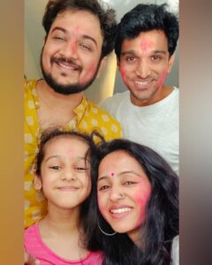 Bhamini Oza Instagram - 😇
.
.
.
.
📸@punit.j.g