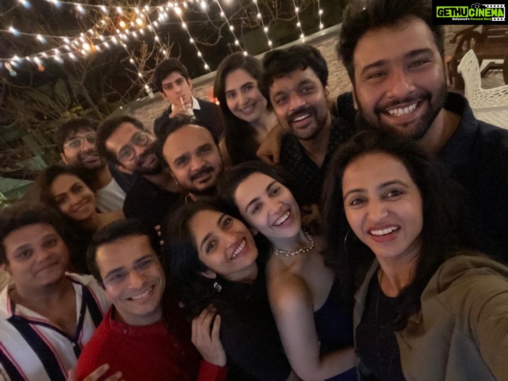 Bhamini Oza Instagram - Fun night with super fun people.. thank you @manasi_parekh @parthivgohil9 ..you guys are such lovely happy hosts..love you all!!!