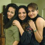 Bhamini Oza Instagram – Trippling.. 
@astitvaindia  @niralivorabhatt @rajivbhatt9 @shilpapandyya @darshan_pandyaa @punit.j.g 

#1stanniversary #astitvaindia #nosepinswag #nosepins #friendship