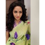 Bhamini Oza Instagram - The beauty of a Morning Glory flower, is that of it's patient wait for the sun to rise in the morning! The 'Morning Glory' saree by @bbg_royals is inspired by the vintage botanical paintings. This beautiful piece recreates a vintage magic, firstly by hand painting the motif on paper and then translating it on the purest silk chiffon. 📸 @punit.j.g @bbg_royals @digvijaysinghfashion @the_neo_eclectic #bbgroyals #bbgloyals #indianroyalty #rajputstyle #rajputsaree