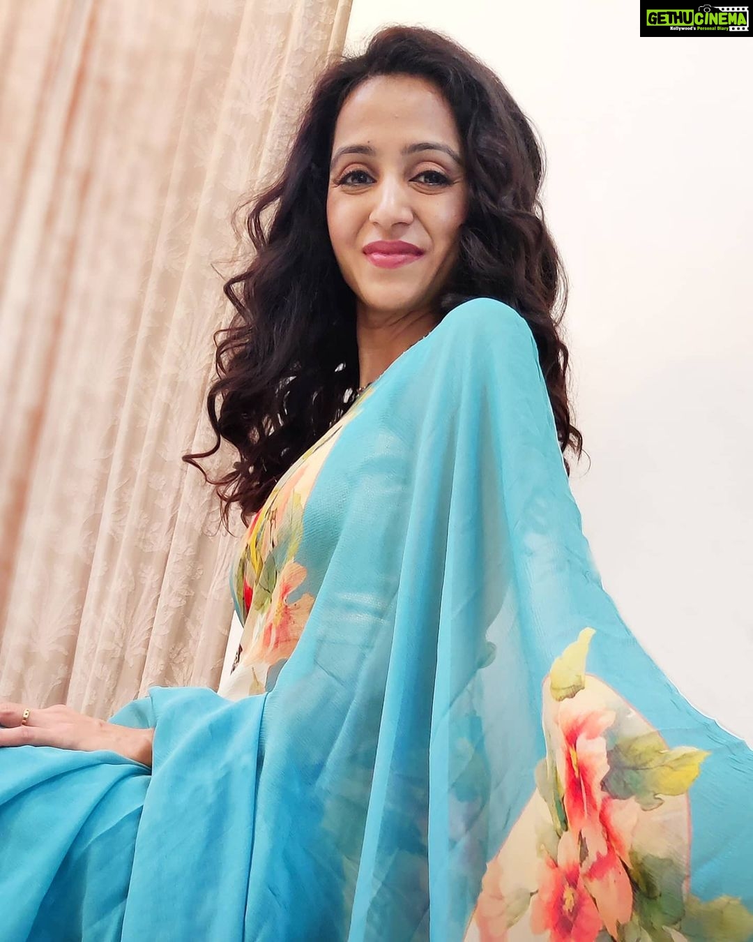 Bhamini Oza Instagram - 🐦 . . . . 📸 @punit.j.g Saree by @bbg_royals