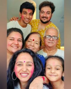 Bhamini Oza Instagram - 😇
.
.
.
.
📸@punit.j.g