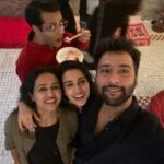 Bhamini Oza Instagram - Fun night with super fun people.. thank you @manasi_parekh @parthivgohil9 ..you guys are such lovely happy hosts..love you all!!!