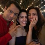Bhamini Oza Instagram – Fun night with super fun people.. thank you @manasi_parekh @parthivgohil9 ..you guys are such lovely happy hosts..love you all!!!