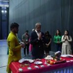 Bhamini Oza Instagram - Glimpses of 21st october, 2023 #Thewaitingrooms was performed at #nitamukeshambaniculturalcentre. 1200+ audiences could watch this drama under one roof. #gujaratidrama #theatreactor #theatreartist #indiantheatre #bandrakurlacomplex Nita Mukesh Ambani Cultural Centre