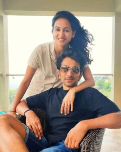 Bhamini Oza Instagram - Sunday check list
चारों खाने चित्त

☑️ Work less
☑️ Chill more
☑️ Worry less
☑️ Wonder more