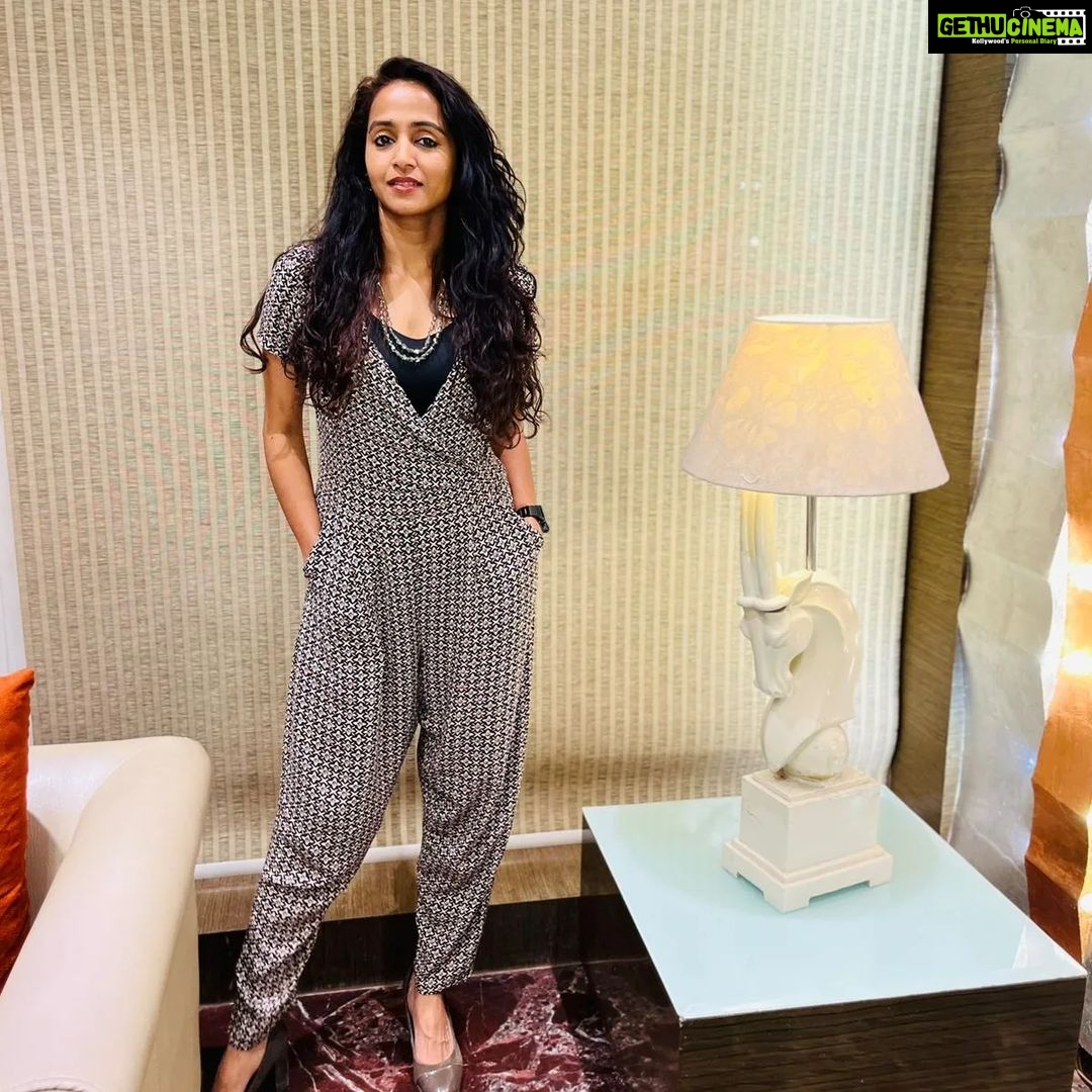 Bhamini Oza Instagram - So that is how our day at Rajkot went! #AumMangalamSinglem Promotions - Day 1 ❤️ Film releasing on 18th November 2022. @rjjay_ @baba.bolta.hain @redfmgujarati @itsbirad @jwalant.chhaya @mirchirajkot @mirchirjhirva @mirchirjneha @aajkaaldaily @myfmindia @rj_nupur_official