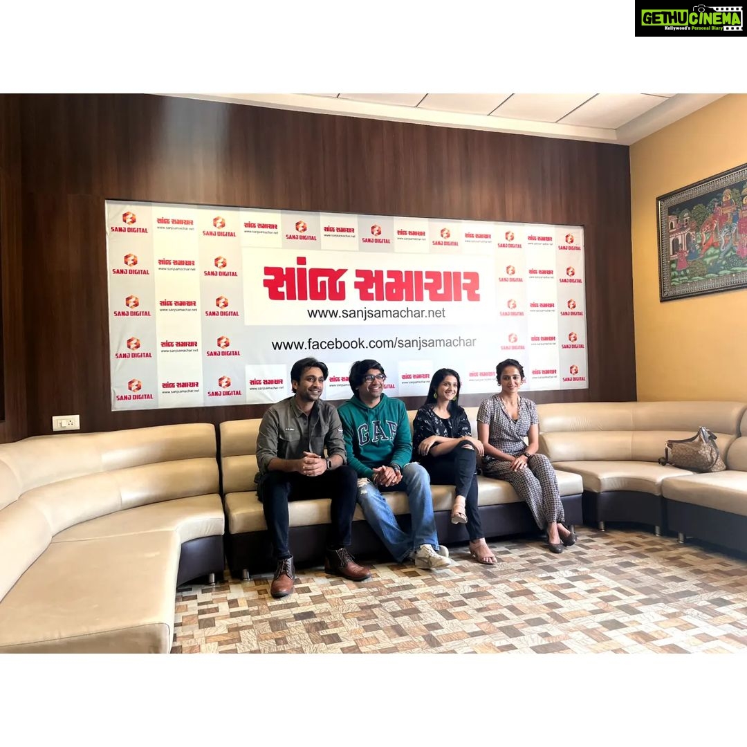 Bhamini Oza Instagram - So that is how our day at Rajkot went! #AumMangalamSinglem Promotions - Day 1 ❤️ Film releasing on 18th November 2022. @rjjay_ @baba.bolta.hain @redfmgujarati @itsbirad @jwalant.chhaya @mirchirajkot @mirchirjhirva @mirchirjneha @aajkaaldaily @myfmindia @rj_nupur_official
